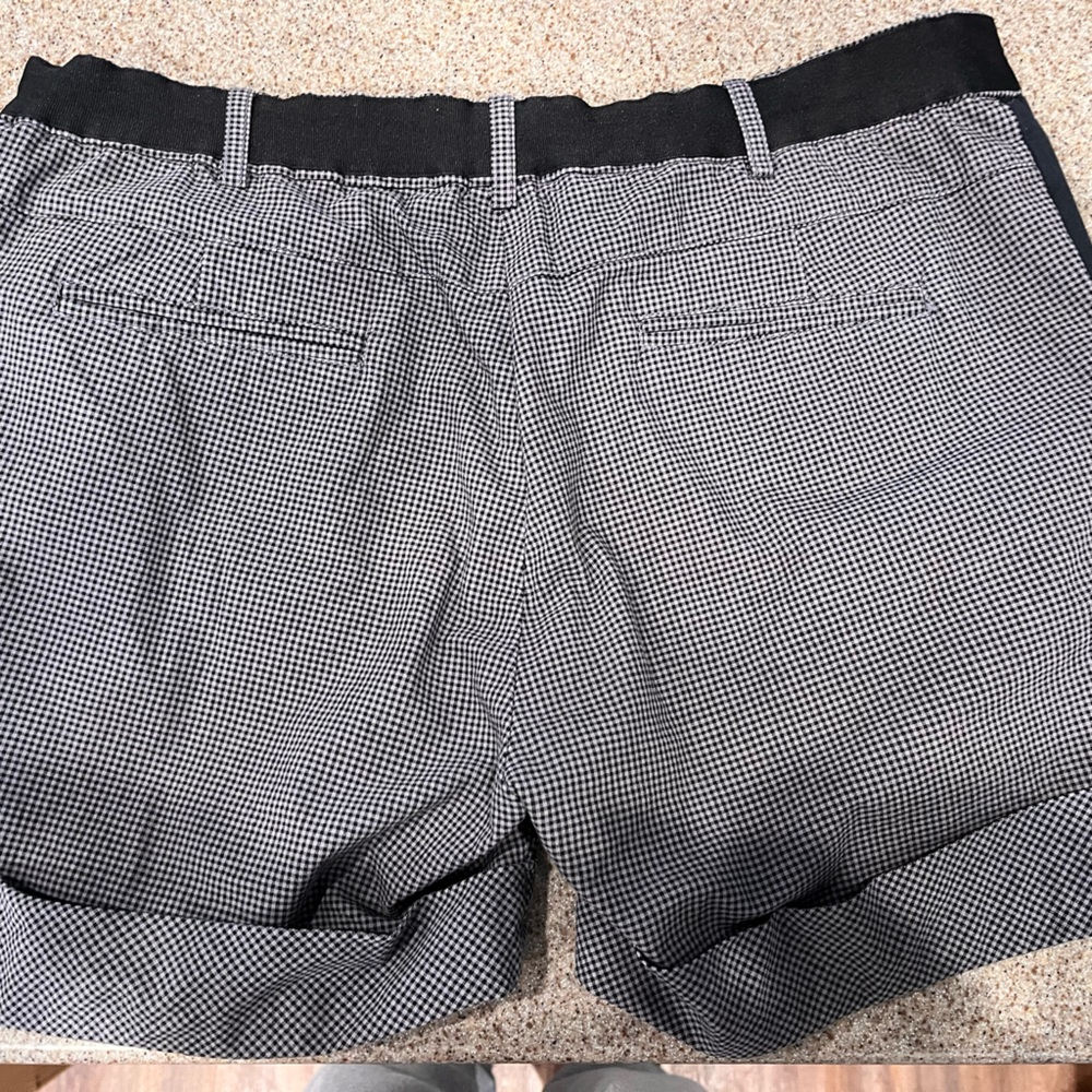 Balenciga Shorts/ mid rise with pockets! Receipt avail. - Picture 2 of 3